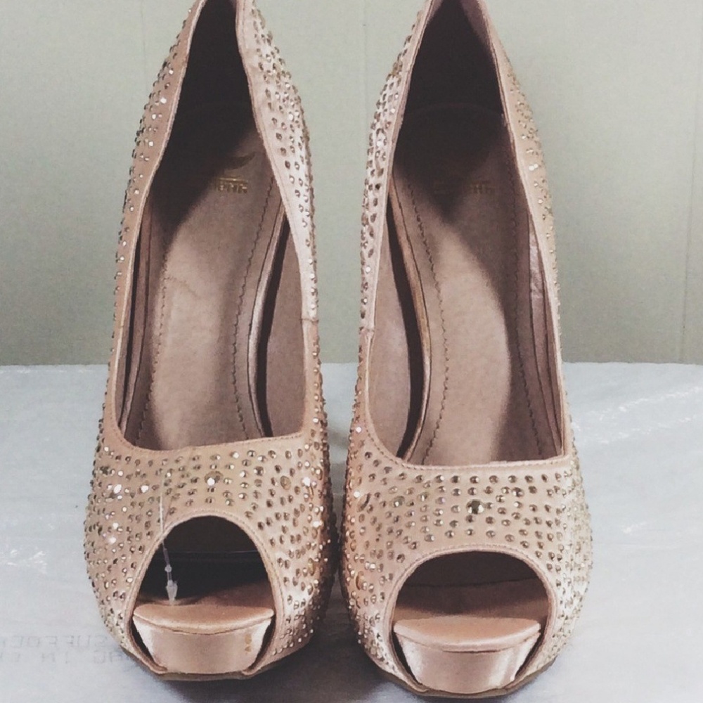 Pink Heel - Picture 2 of 2